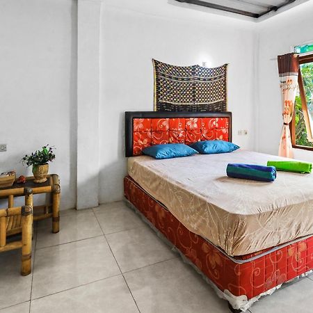 Palulu Garden Homestay ラブハン・バジョ エクステリア 写真